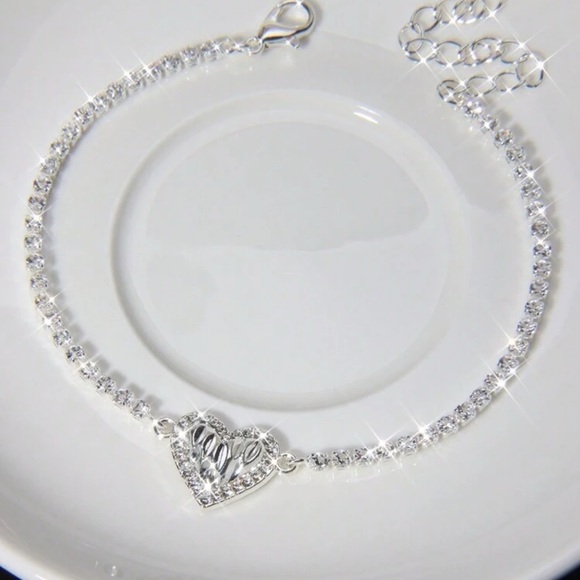 Elegant Silver Heart Rhinestone Bracelet - Picture 2 of 5